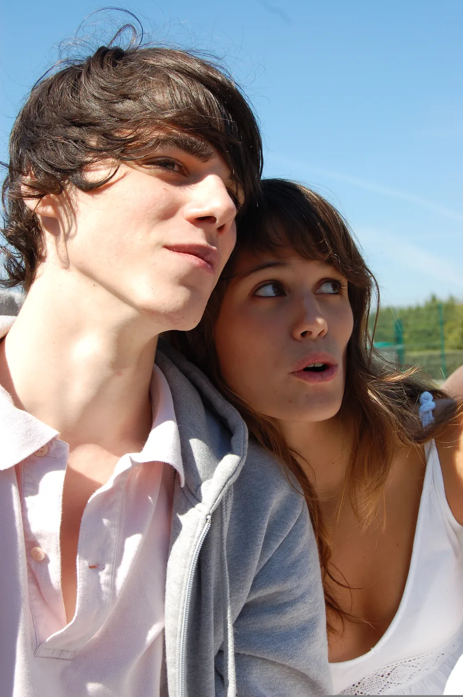 Tournage du clip Lucy (Live Saver Remix) de JEALOUSY, 2005 — portrait vertical actrice clip Lucy JEALOUSY 2005, ciel bleu